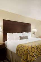 Hotel Baymont Salina photo 1