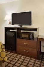 Hotel Baymont Salina photo 5