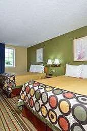 Hotel Super 8 by Wyndham Minot Airport photo 1