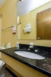 Hotel Super 8 by Wyndham Minot Airport photo 4