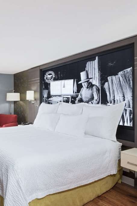 Hotel Super 8 Sturbridge MA photo 1