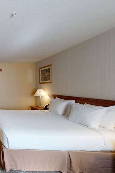 Hotel Ramada by Wyndham Strasburg/Shenandoah Valley photo 3