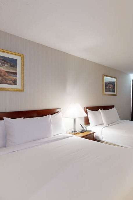 Hotel Ramada by Wyndham Strasburg/Shenandoah Valley photo 2