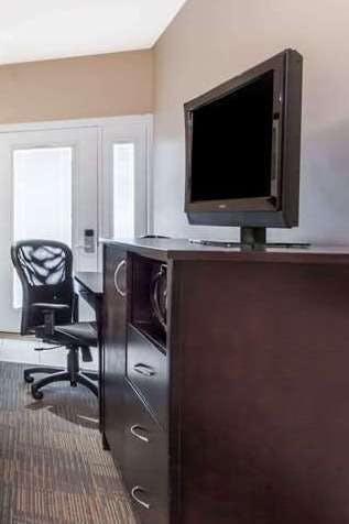 Hotel Super 8 Saskatoon Near YXE photo 3