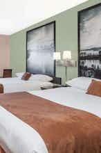 Hotel Super 8 Saskatoon Near YXE photo 2