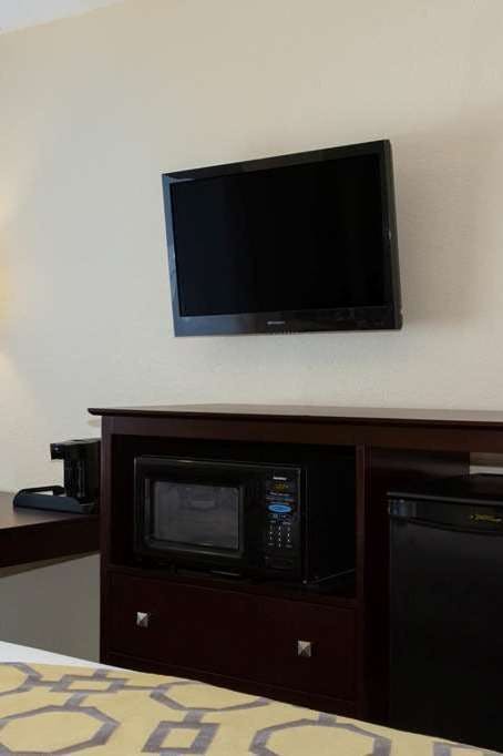 Hotel Baymont by Wyndham Jefferson City photo 3