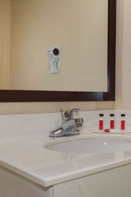 Hotel Baymont by Wyndham Jefferson City photo 4