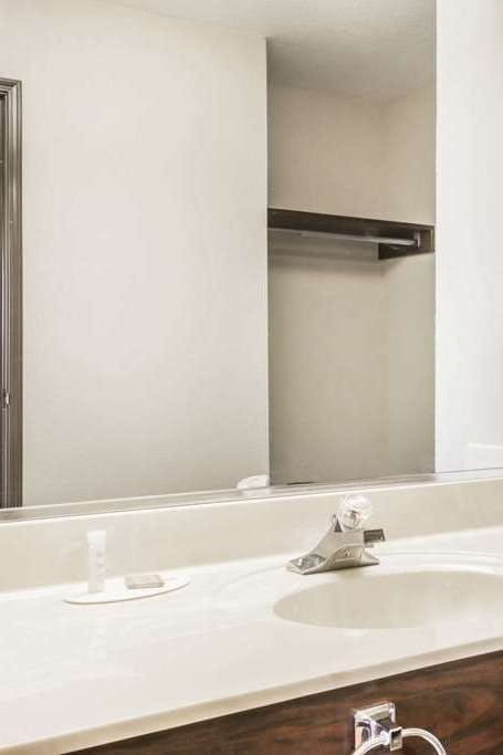 Hotel Super 8 by Wyndham Madison IN photo 5