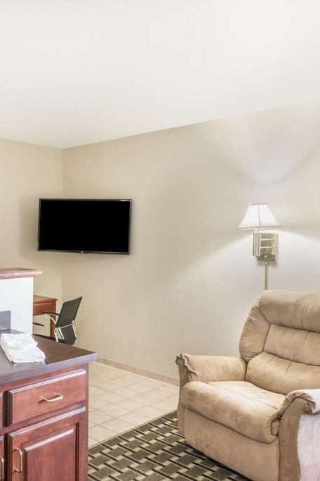 Hotel Super 8 by Wyndham Madison IN photo 4