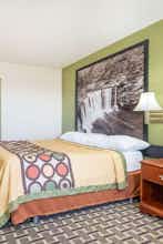 Hotel Super 8 by Wyndham Madison IN photo 2