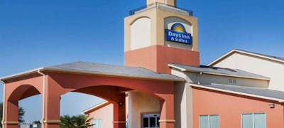 Days Inn and Suites Marquez