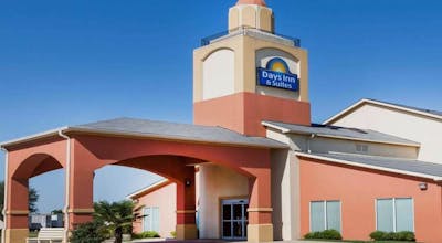 Days Inn and Suites Marquez