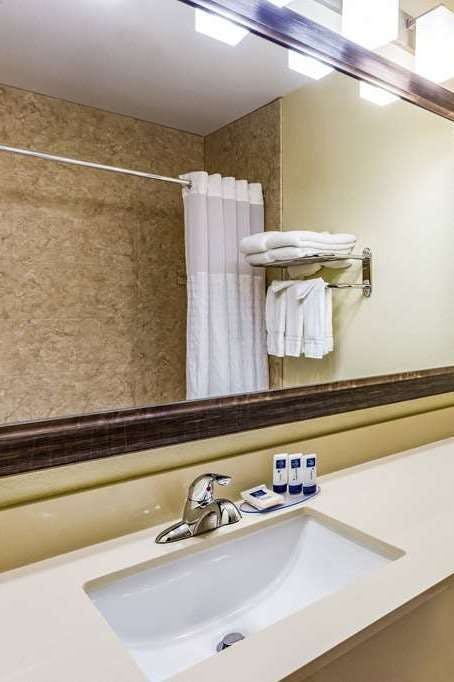 Hotel AmericInn by Wyndham Burnsville photo 4