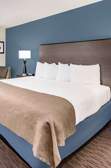 Hotel AmericInn by Wyndham Burnsville photo 2