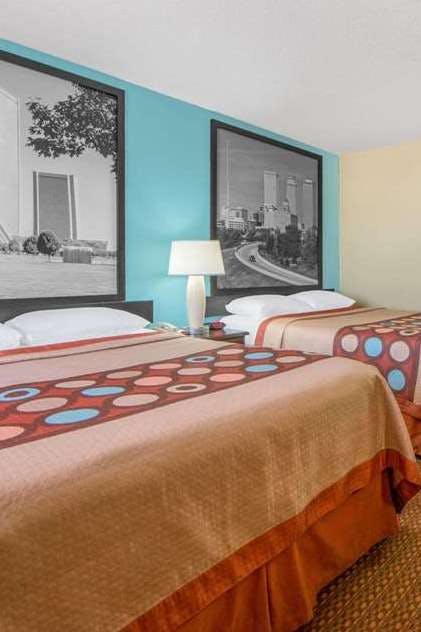 Hotel Super 8 by Wyndham Tulsa photo 2