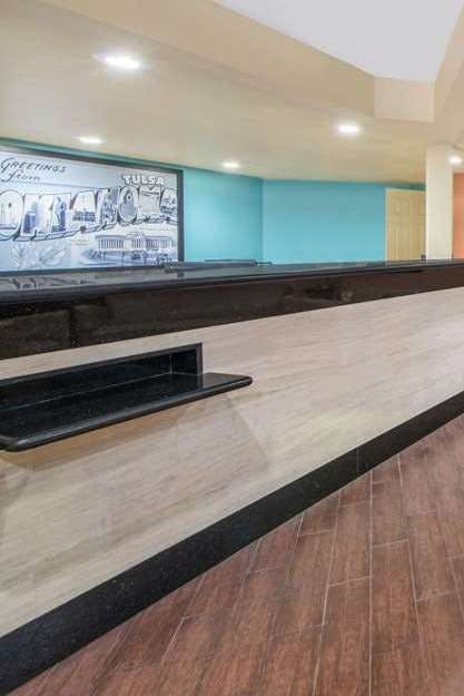 Hotel Super 8 by Wyndham Tulsa photo 5