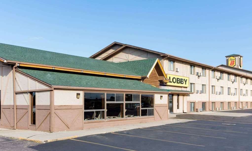 Super 8 by Wyndham Mitchell