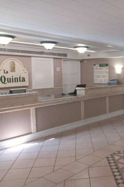 Hotel La Quinta Inn by Wyndham Bakersfield South photo 2