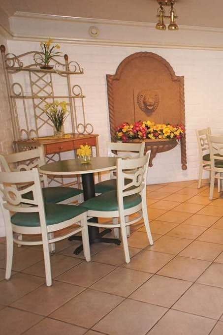 Hotel La Quinta Inn by Wyndham Bakersfield South photo 4