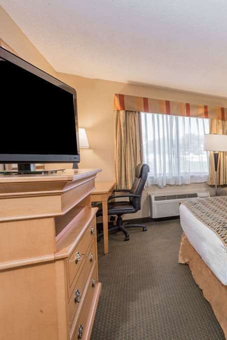 Hotel Baymont IS Lancaster photo 3