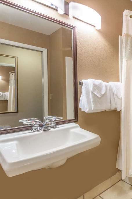 Hotel Baymont IS Lancaster photo 5