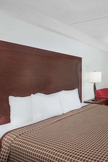 Hotel Days Inn Geneva Finger Lakes photo 2