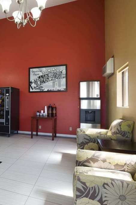 Hotel Super 8 by Wyndham Fremont NE photo 5