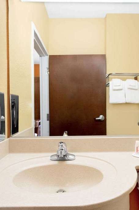 Hotel Microtel Univ Medical Park photo 5