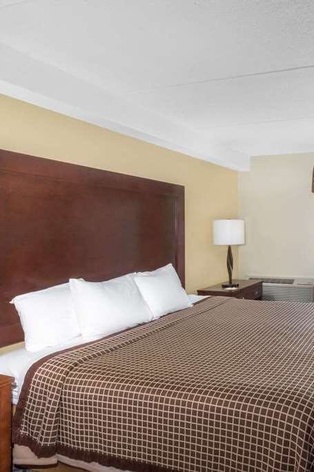 Hotel Days Inn Geneva Finger Lakes photo 1