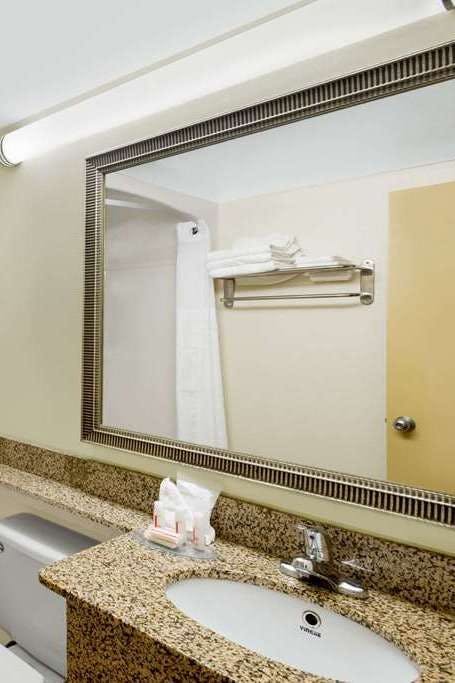 Hotel Days Inn Geneva Finger Lakes photo 5