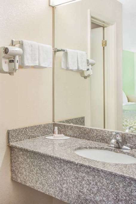 Hotel Days Inn by Wyndham Calvert City/Paducah East photo 2