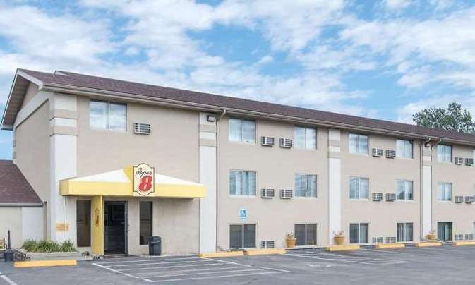 Super 8 by Wyndham Watertown