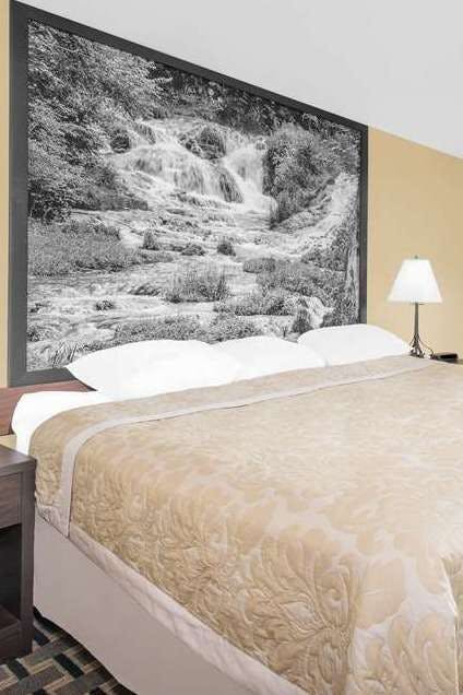 Hotel Super 8 by Wyndham Watertown photo 1