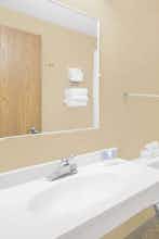 Hotel Super 8 Watertown photo 2