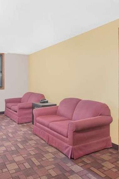 Hotel Super 8 by Wyndham Watertown photo 5