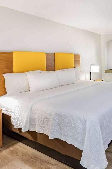 Hotel Days Inn & Suites by Wyndham Huntsville photo 2