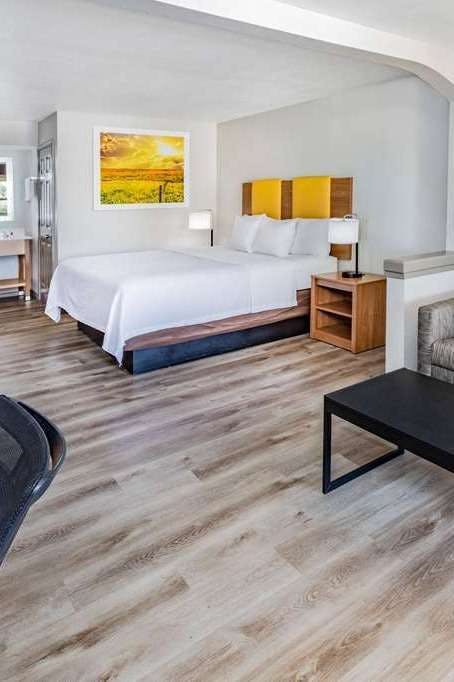 Hotel Days Inn & Suites by Wyndham Huntsville photo 3