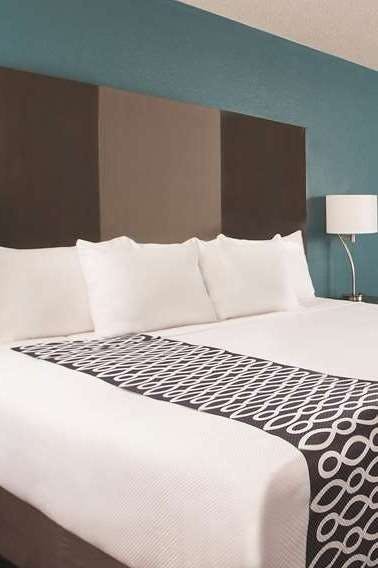 Hotel La Quinta Inn & Suites by Wyndham Atlanta Airport North photo 1