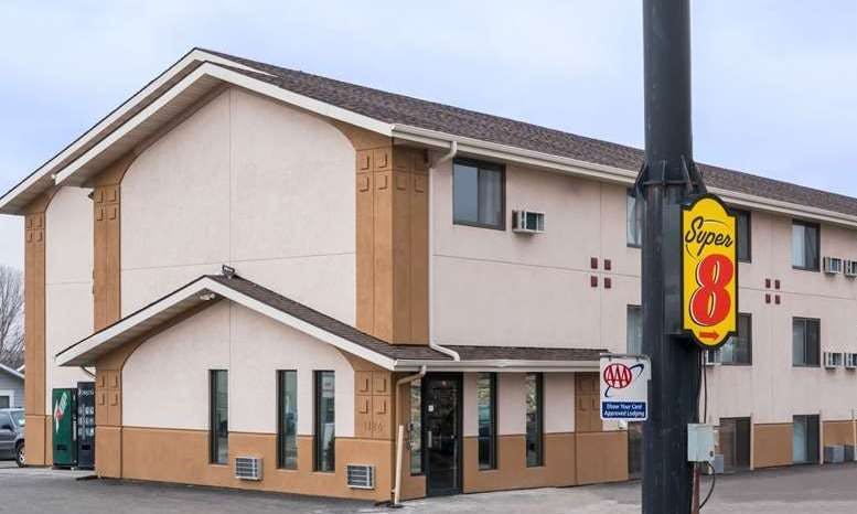 Super 8 by Wyndham Bismarck