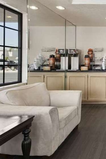 Hotel Days Inn Downey photo 4