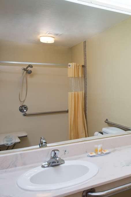 Hotel Days Inn by Wyndham Pinole Berkeley photo 3