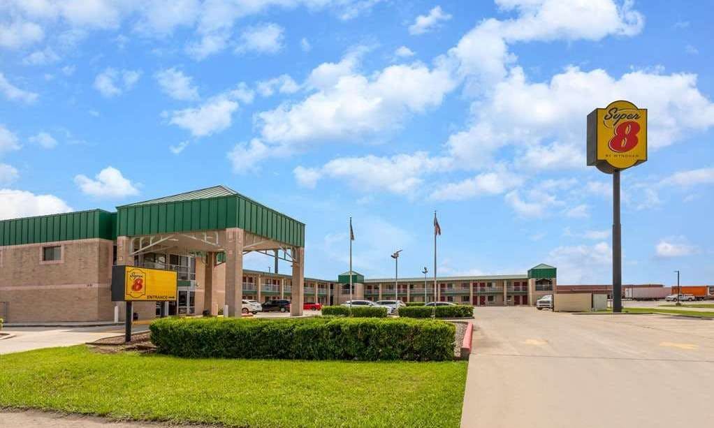 Super 8 by Wyndham Seguin