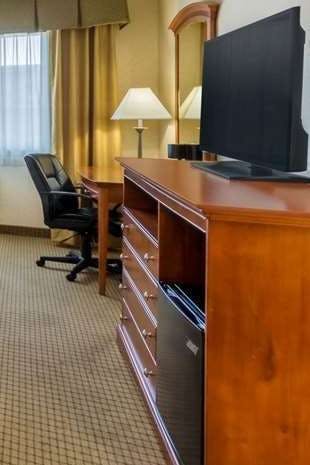 Hotel Baymont Fort Morgan photo 2