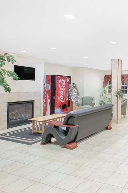 Hotel Microtel Inn & Suites by Wyndham Colfax/Newton photo 4