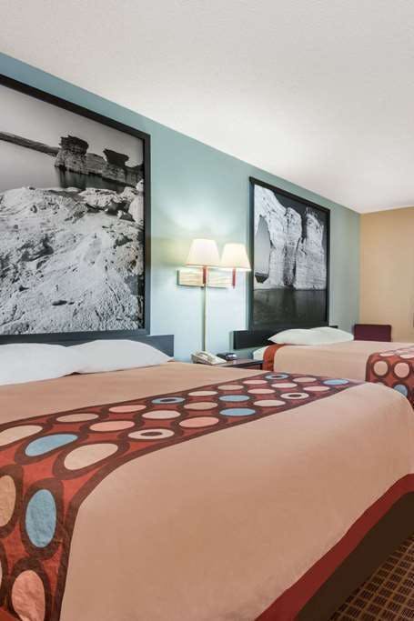 Hotel Super 8 by Wyndham Wakeeney photo 2