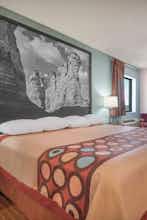 Hotel Super 8 by Wyndham Wakeeney photo 1