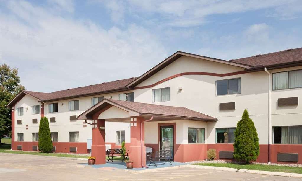 Super 8 by Wyndham Washington/Peoria Area