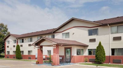 Super 8 by Wyndham Washington/Peoria Area