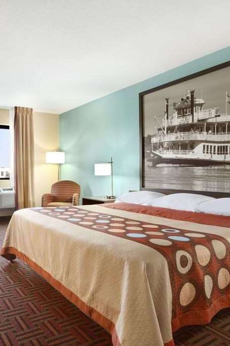 Hotel Super 8 by Wyndham Alton photo 1