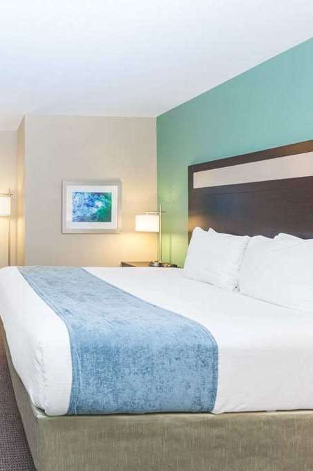 Hotel Baymont by Wyndham Midland Center photo 2